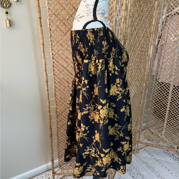 Open shoulder Floral Boho Dress - Picture 4 of 6